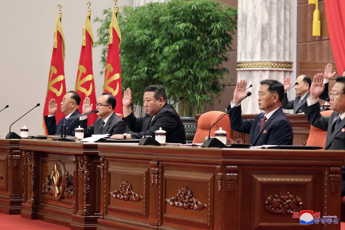 Przywódcę Korei Północnej Kim Dzong Un na posiedzeniu plenarnego 8. Komitetu Centralnego Partii Robotniczej Korei Północnej 