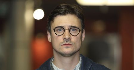 Mateusz Damięcki o trudnym dzieciństwie. "Koledzy przywiązywali mnie do kaloryferów albo napiep**ali wrzątkiem"