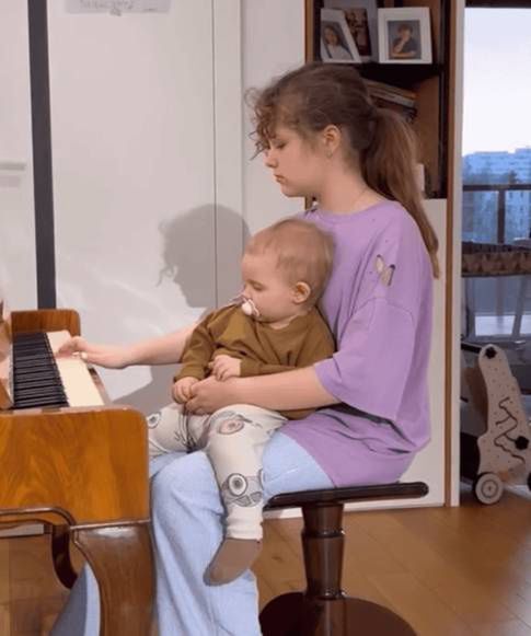 Marcin Hakiel pokazał córkę