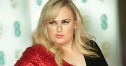 Rebel Wilson w oszałamiającej kreacji. Jej metamorfoza to efekt "roku zdrowia"