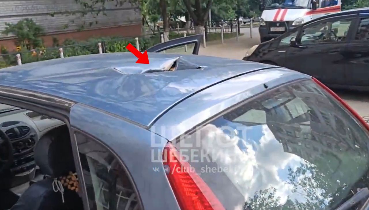 Uszkodzony samochód w mieście Szebekino