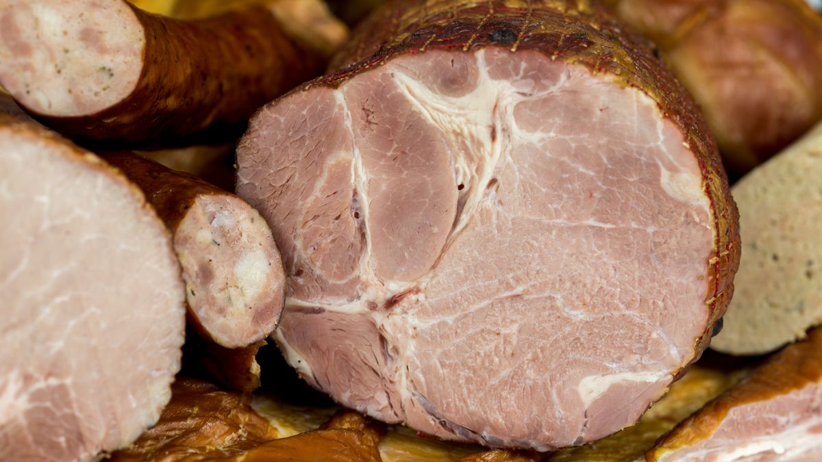 Jak robić domowe wędliny? Poradnik