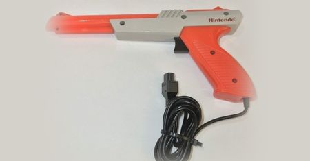 Napad na bank z użyciem... kontrolera NES Zapper