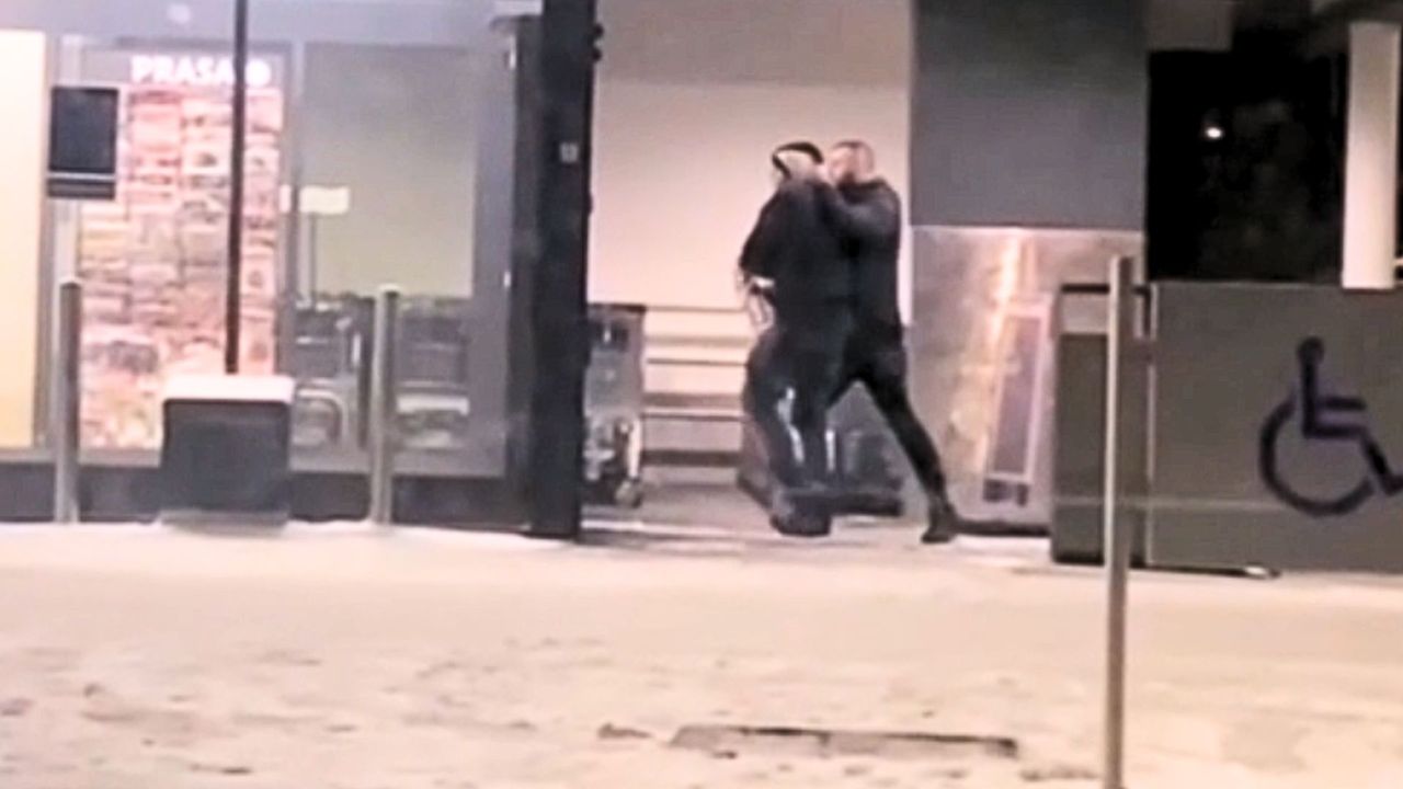 Złodzieje nie przewidzieli jednego. Nagranie z akcji sprzed sklepu