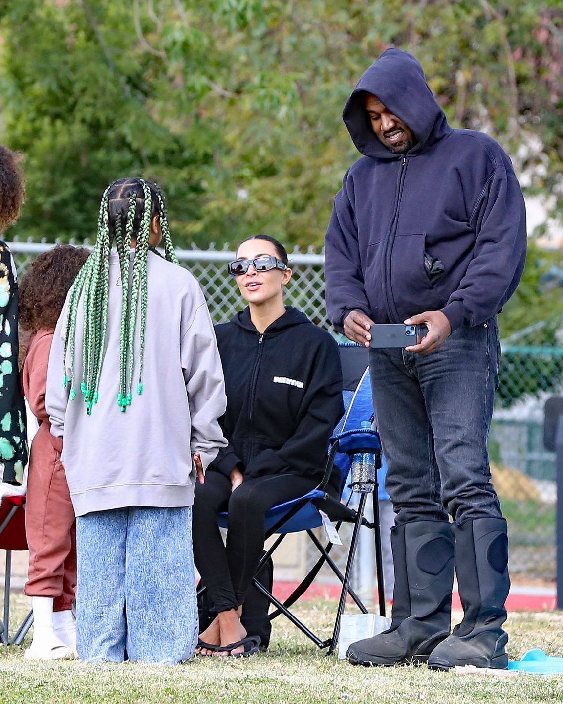 Zwaśnieni Kim Kardashian i Kanye West spędzają WSPÓLNE popołudnie z dziećmi