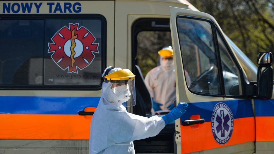 Lockdown w Polsce. "Krótki, mocny i efektywny". Lekarz o terminie