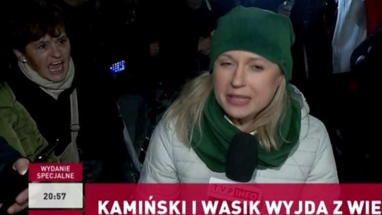 Reporterka TVP Info ZWYZYWANA przez zwolenników PiS na wizji: "OBŁUDNICA! TU JEST POLSKA!" (WIDEO)