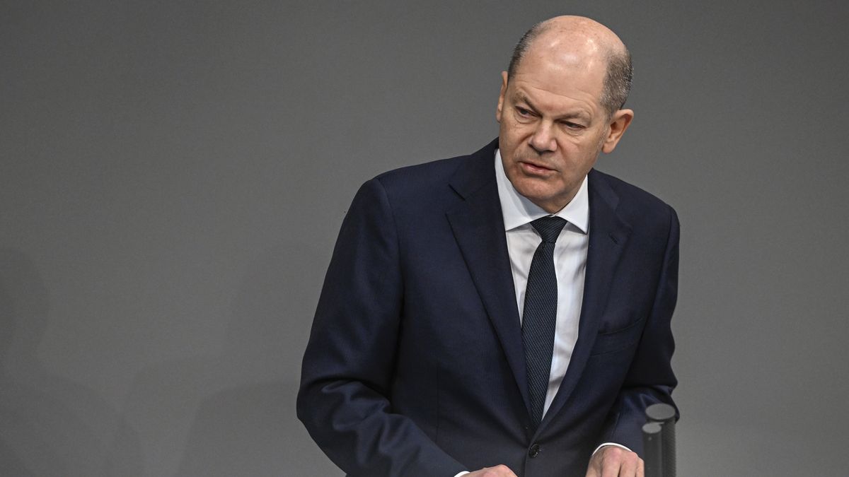 German Chancellor Olaf Scholz delivers a statement 'A Year of Changing Times - Strengthening Germany's Security and Alliances, Continuing to Support Ukraine' at the German parliament Bundestag in Berlin, Germany, 02 March 2023. The government statement will be followed by a debate. EPA/FILIP SINGER Dostawca: PAP/EPA.