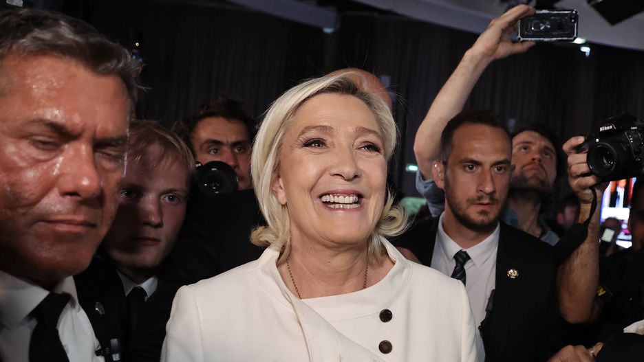 France's far-right National Rally supporters react after second round of legislative elections
epa11465875 Member of Parliament for the French right-wing party National Rally (Rassemblement National, RN), Marine Le Pen (C) smiles as she addresses journalists at the party's headquarters after preliminary results of the second round of the French parliamentary elections, in Paris, France, 07 July 2024. France voted in the second round of the legislative elections on 07 July. According to the first official results, the left-wing  New Popular Front (Nouveau Front populaire, NFP) was ahead of President Macron's party and Le Pen's far-right National Rally (RN).  EPA/CHRISTOPHE PETIT TESSON 
Dostawca: PAP/EPA.
CHRISTOPHE PETIT TESSON