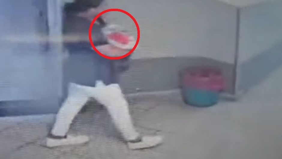 Włożyła noworodka do plecaka i uciekła ze szpitala. Policja poszukuje fałszywej pielęgniarki