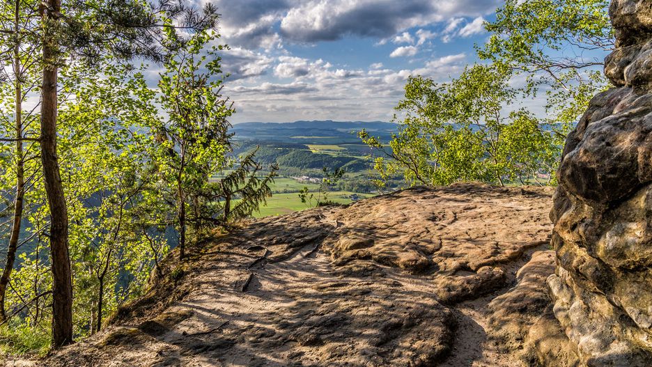 Kotliny podkarpackie. Położenie i środowisko