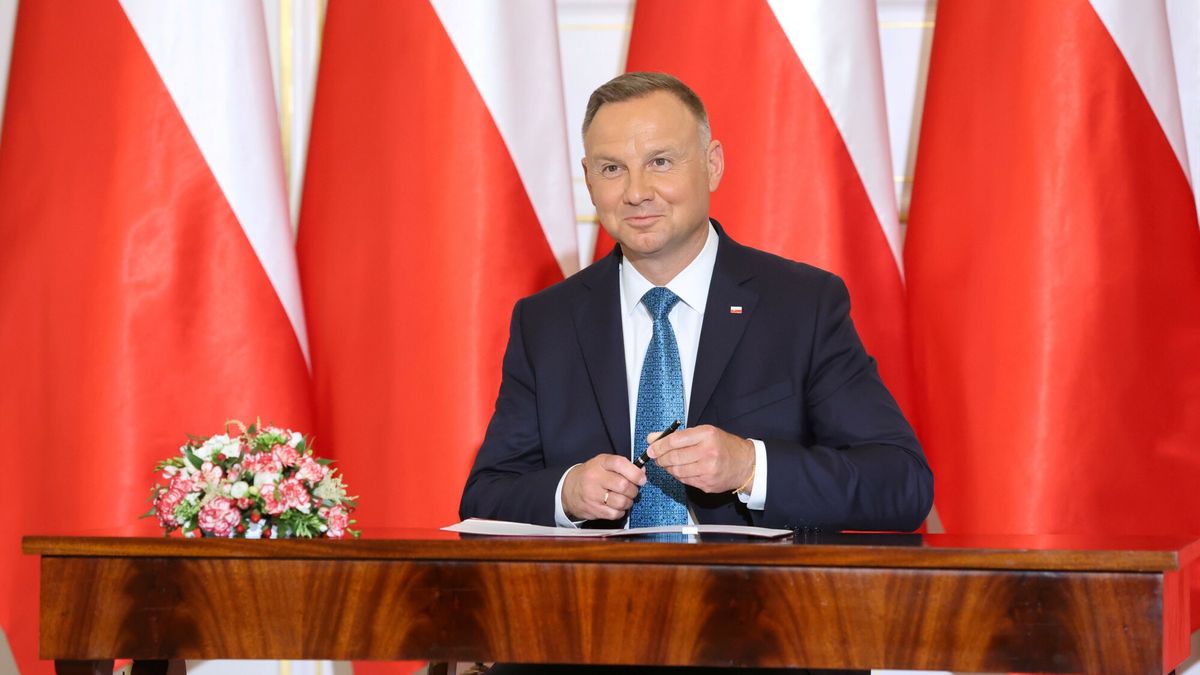 Prezydent podpisa? ustawe o utworzeniu Akademii Mazowieckiej w P?ocku
Fot. Piotr Molecki/East News, Warszawa, 29.08.2022. Prezydent Andrzej Duda (n/z) podpisal Ustawe z dnia 5 sierpnia 2022 r. o utworzeniu Akademii Mazowieckiej w Plocku.
Piotr Molecki