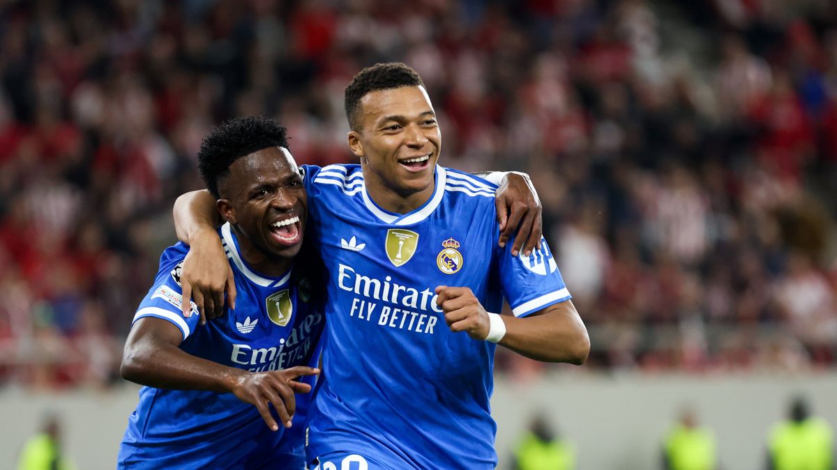 Madrid's Kylian Mbappe (R) zdobył 4 bramki