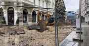 Warszawa. Znalezisko na placu Pięciu Rogów. Fundamenty starych kamienic opóźnią prace
