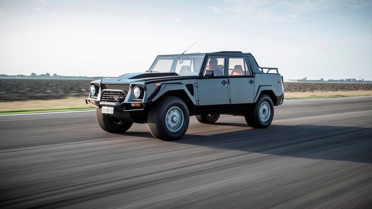 Koncepcyjnie terenowe Lamborghini zaprezentowane po raz pierwszy w latach 70. miało być pojazdem dla amerykańskiego wojska, ale ze względu na wiele niedociągnięć konstrukcyjnych, armia wybrała słynnego Humvee.