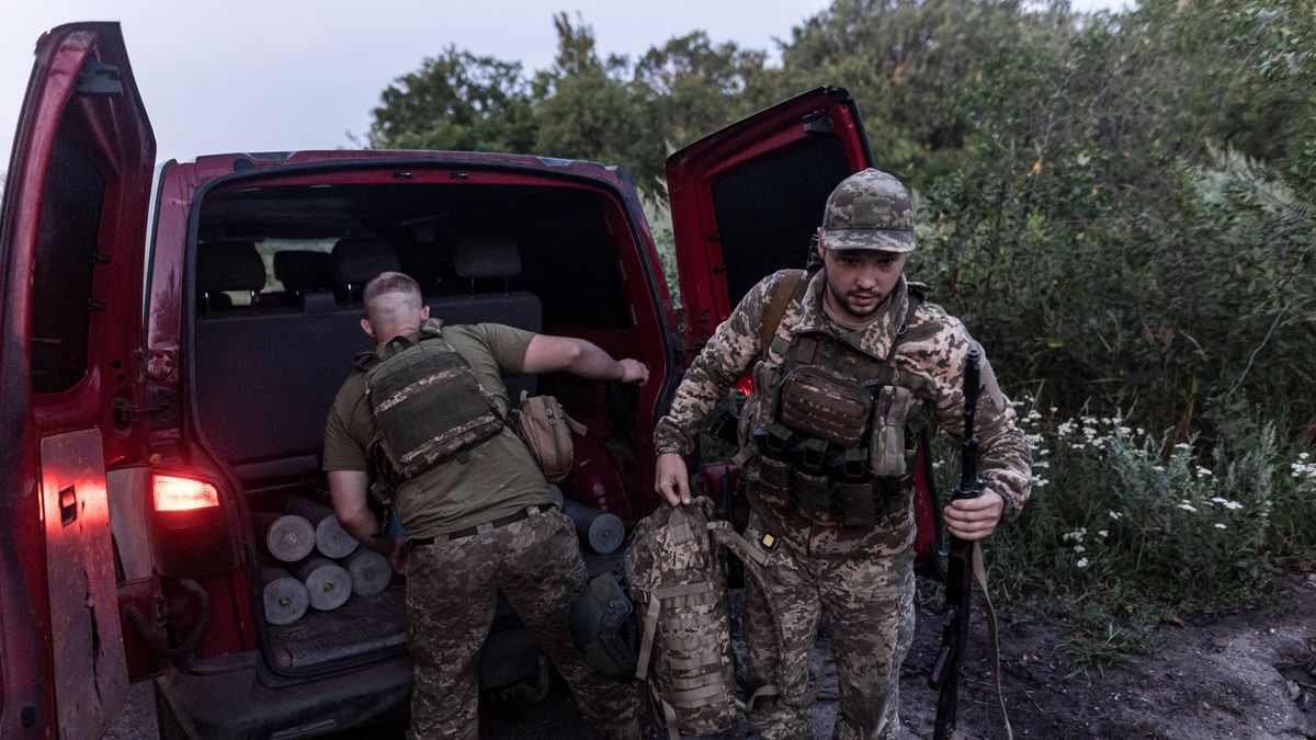 Ukrainian soldiers deployed in Bakhmut
DONETSK OBLAST, UKRAINE - JULY 22: Ukrainian soldiers arrive at their position on the front line in the direction of Bakhmut as the war between Russia and Ukraine continues in Donetsk Oblast, Ukraine on July 22, 2023. Diego Herrera Carcedo / Anadolu Agency/ABACAPRESS.COM 
Dostawca: PAP/Abaca
AA/ABACA
Russia-Ukraine war, 2023, attack, attacks, Bakhmut, Bakhmut frontline, Conflict, direction of Bakhmut, Donetsk Oblast, Donetsk Oblast of Ukraine, front line, front lines, frontline, in the direction of Bakhmut, July, Russia - Ukraine war continues, shelter, soldier, soldiers, Ukraine, Ukrainian army, Ukrainian army forces, Ukrainian soldier, Ukrainian soldiers, agresja Rosji, atak Rosji na Ukrain�, inwazja, inwazja rosyjska, konflikt zbrojny, rosyjska, rosyjski, sytuacja na Ukrainie, sytuacja w Ukrainie, Ukrai�cy, Wojna na Ukrainie, wojna w Ukrainie, wok� Ukrainy, front, linia frontu, wojsko ukrai�skie, �o�nierze ukrai�scy