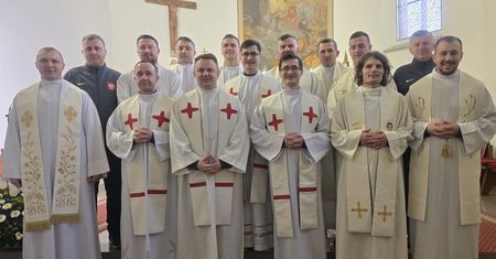 Polscy księża podbili Europę. Było ostro. Rywal dostał "laleczkę"