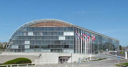 650 mln euro na walkę z COVID-19. Polska ma umowę z EBI na linię kredytową