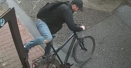 Ukradł rower z klatki schodowej. Zapomniał o kamerach na budynku