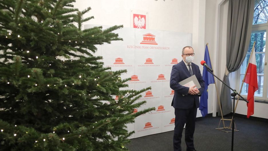 Sylwester 2020 i zakaz poruszania się. Adam Bodnar krytycznie o obostrzeniach