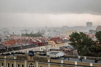 Ostrzeżenie przed burzami z gradem w Podlaskiem. Rozsyłane są alerty RCB
