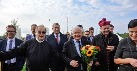 Tyle PiS daje na tacę o. Rydzykowi. Twórca TV Trwam nie może narzekać