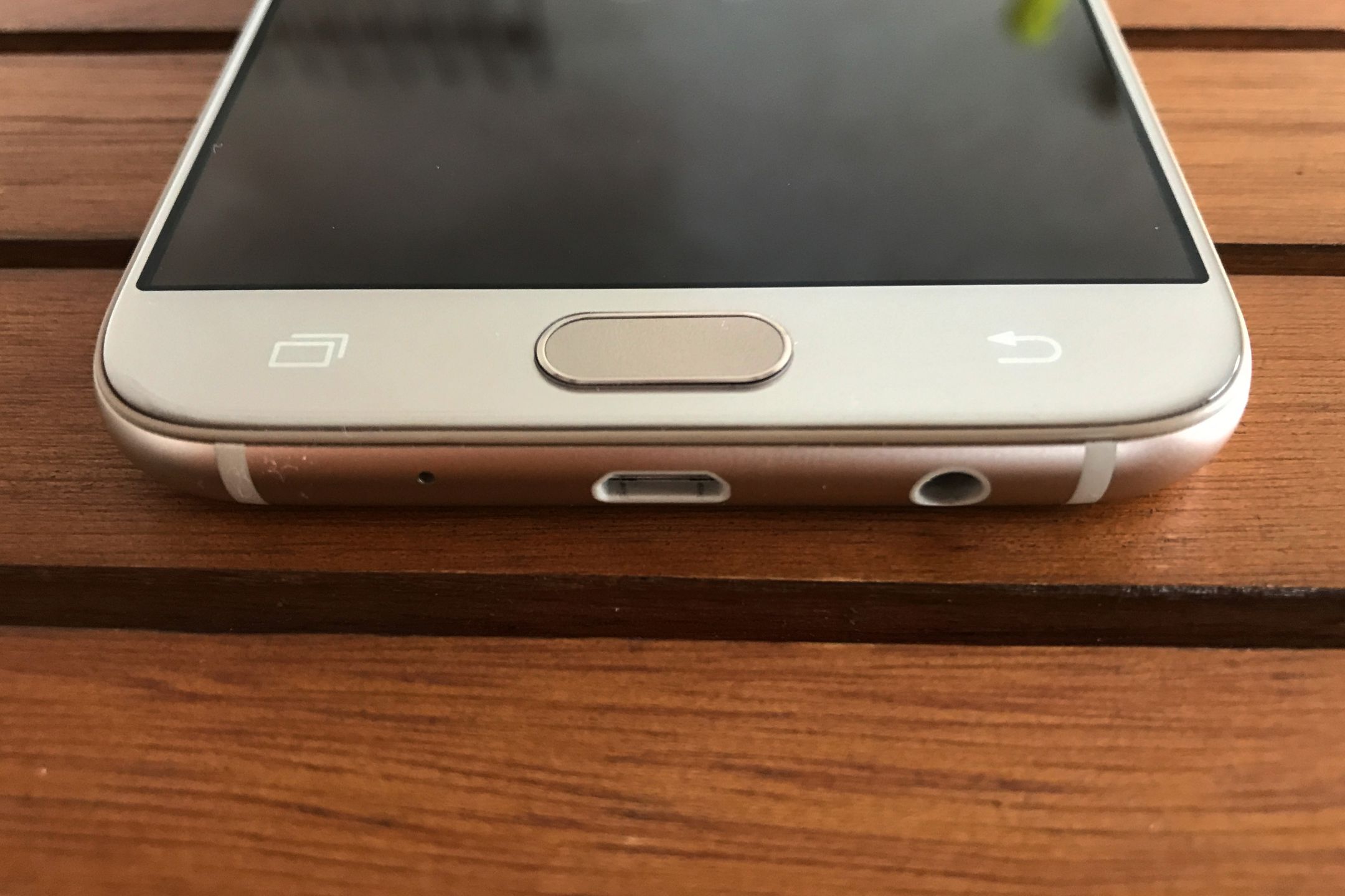 Test Samsunga Galaxy J7 – smartfonu ze średniej półki z perfekcyjnym ekranem 5