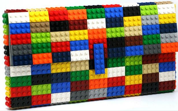 WTF dnia: eleganckie torebki z klocków LEGO. Pasują do wszystkiego?