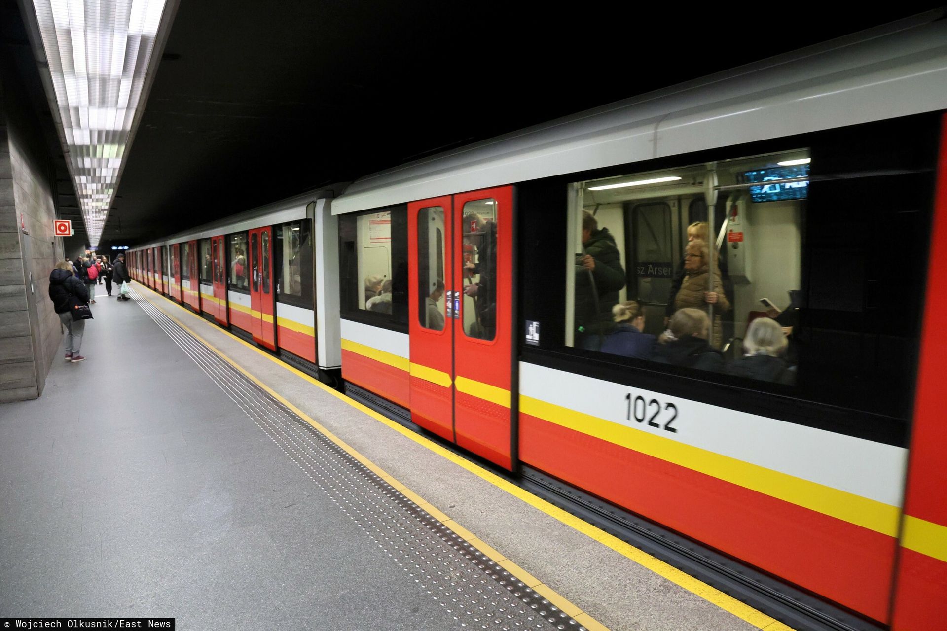Awaria drugiej linii metra – zamknięto pięć stacji