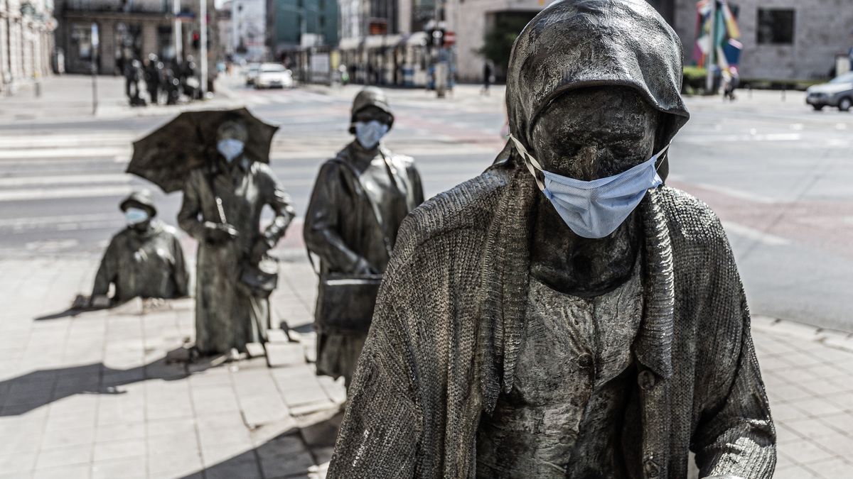 Koronawirus. Firmy zaliczają spadek sprzedaży.