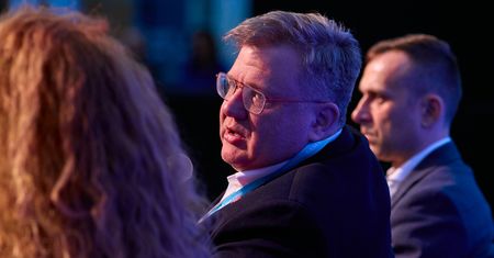 Cyfrowa suwerenność w dobie LLM: dlaczego Polska potrzebuje Bielika? | East x West Forum 2026