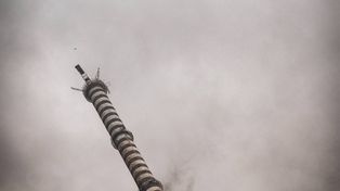 Głogów: Mijają trzy lata bez komina na Widziszowie. Wysadzono go 30 lipca 2022 toku. Wydarzenie przyciągnęło tłumy ludzi. ZDJĘCIA