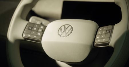 Już nie potrzebujesz kluczyków. Elektrycznego Volkswagena otworzy smartfon Samsunga