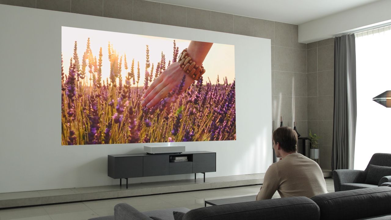 LG zapowiada rzutnik CineBeam Laser 4K. Wystarczy mu 20 cm do ekranu