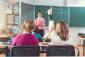 Mniej godzin języka polskiego. Znikają niektóre ułatwienia w szkołach