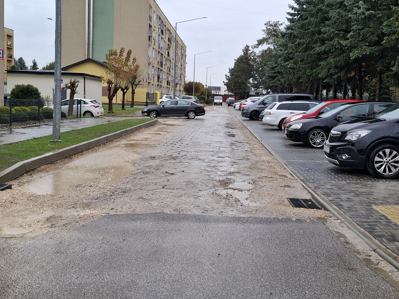 Proszowice: Doczekali się chodników, ale ciągle czekają na asfalt