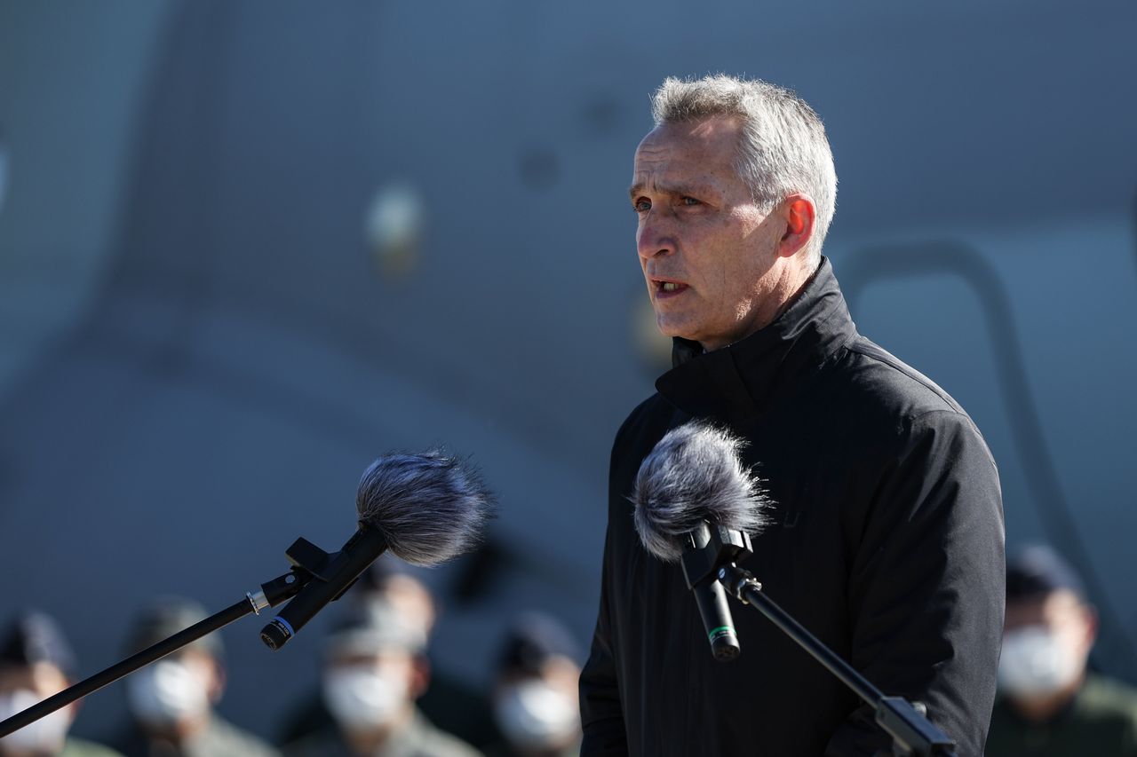 Stoltenberg bije na alarm. "Rosja przygotowuje się do większej wojny"