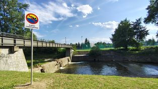 Małopolskie: Zakaz kąpieli w Sękówce i Ropie. Trzy miejsca, które zakwalifikowano jako "dzikie kąpieliska"