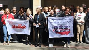 Legnica: Śniadanie na dworze w ramach protestu przed siedzibą ZUS