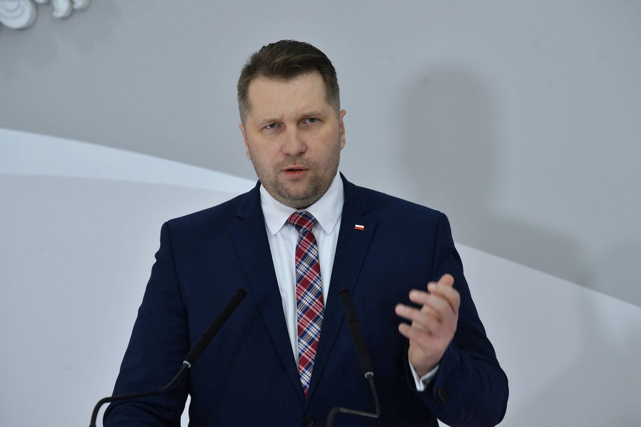 Powrót do szkoły. Minister Przemysław Czarnek wyjawia, kiedy skończy się nauczanie zdalne