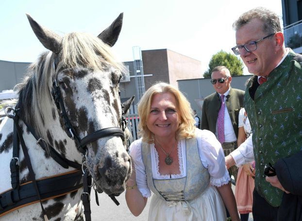 Na ślubie austriackiej minister spraw zagranicznych bawił się Władimir Putin!