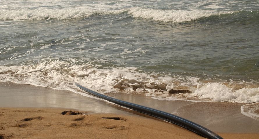 Nowy kabel telekomunikacyjny przez Atlantyk ominie Stany Zjednoczone?