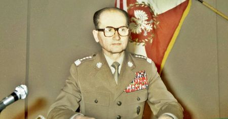 Księża potwierdzili nawrócenie Jaruzelskiego. Ostra reakcja Senyszyn