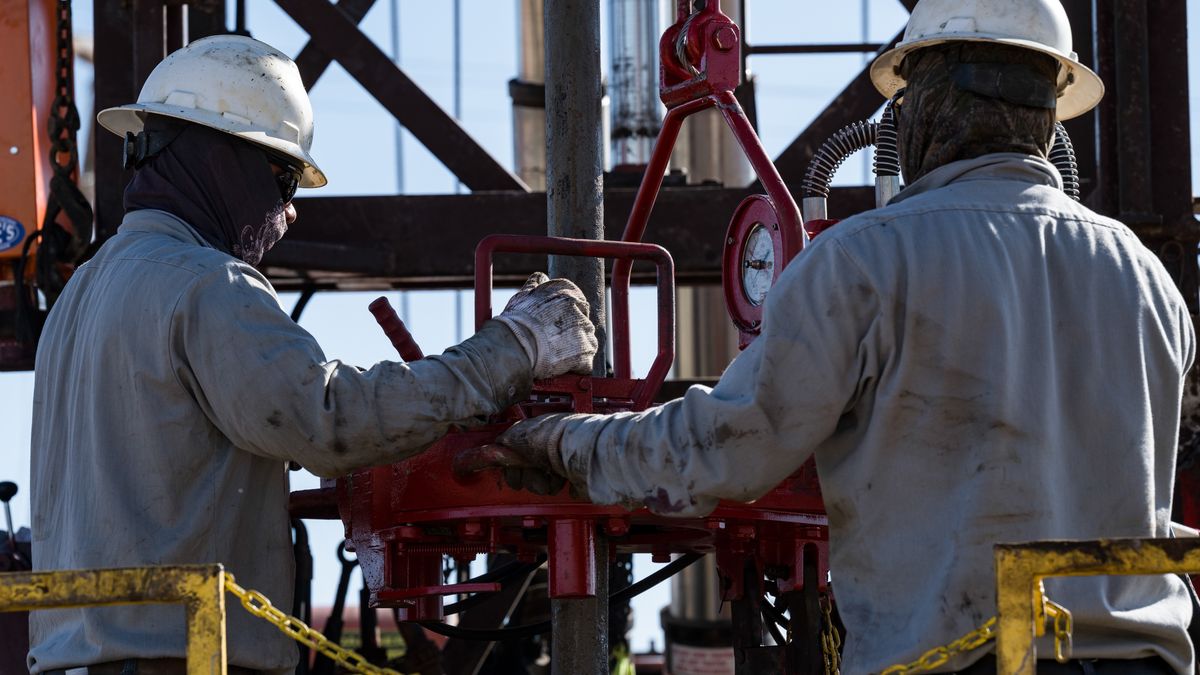 An oilfield crew, contracted by the Railroad Commission of Texas (RRC), works a service rig during a state-funded oil well plugging operation in Midland, Texas, US, on Thursday, Sept. 25, 2025. Oil fluctuated in choppy trading as tensions between Russia and NATO intensified, with European leaders warning the Kremlin that Western military alliance is ready to respond with force to violations of its airspace. Photographer: Eli Hartman/Bloomberg via Getty Images