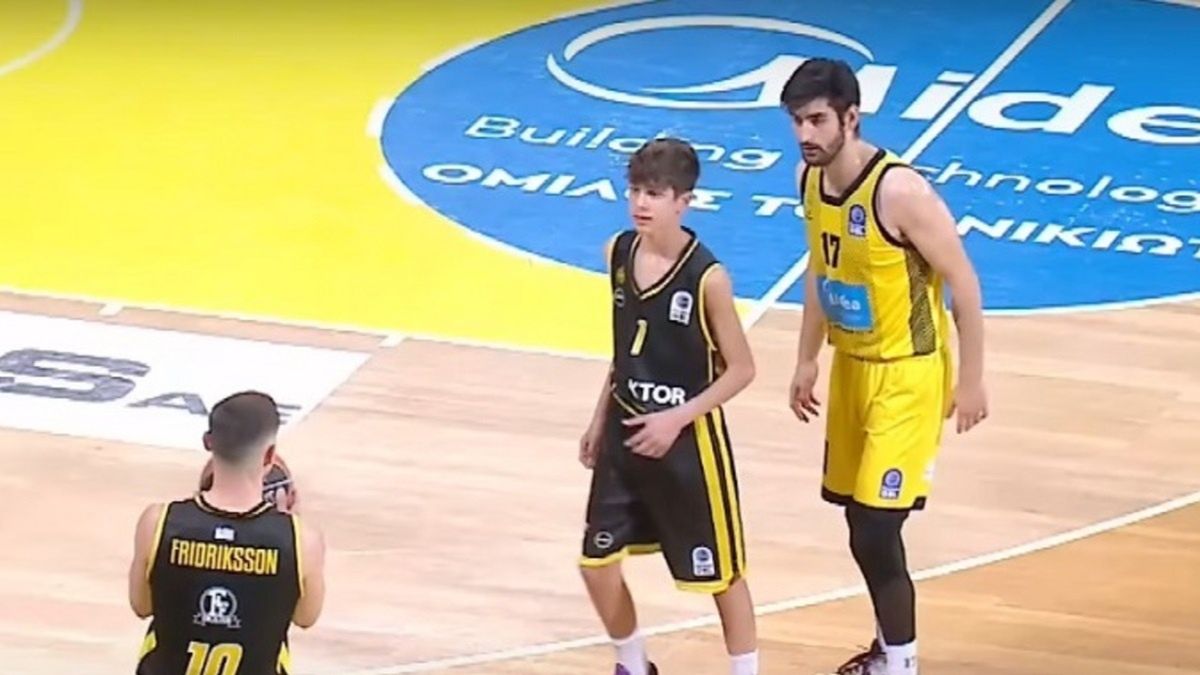 Paris Klontzaris zadebiutował w dorosłej koszykówce