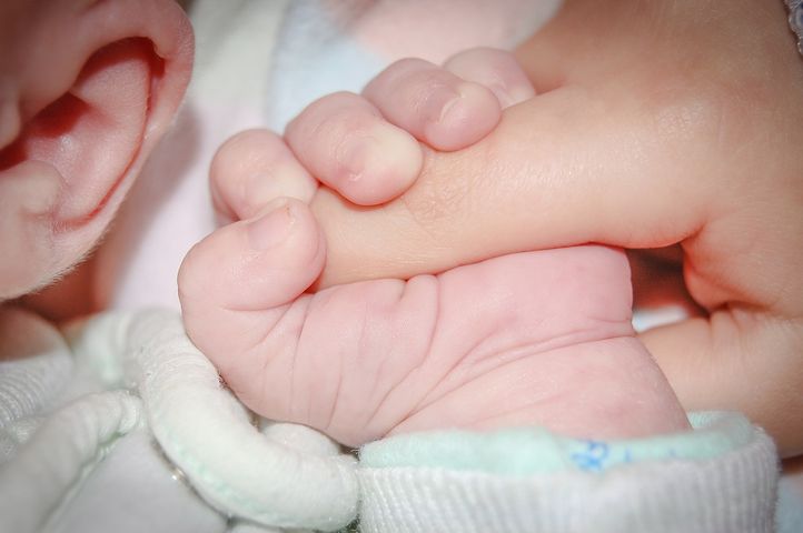 Ustalanie ojcostwa - potwierdzenie macierzyństwa, testy DNA, jak uzyskać pomoc
