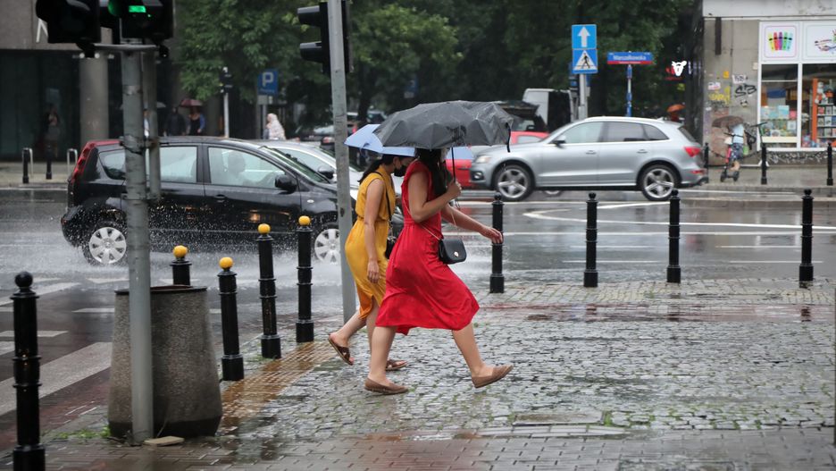 Warszawa. Zalane ulice w centrum stolicy