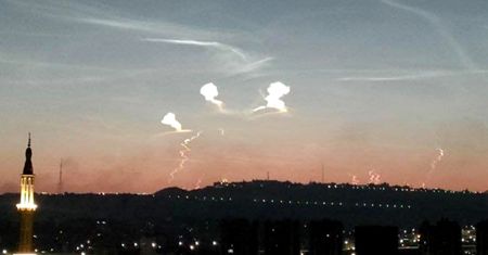 Świecące obiekty nad Egiptem. Turyści przestraszeni