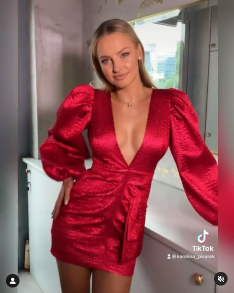 Karolina Pisarek chwali się stylizacją na ślub znajomej. Przesadziła? 