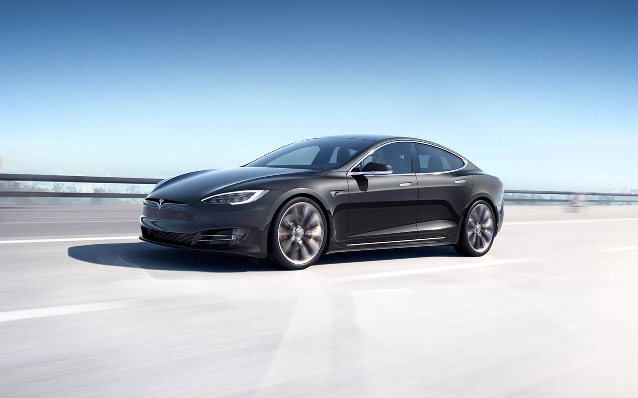 Tesla Model S pojawiła się na rynku w 2012 roku i ciągle nie ma konkurencji